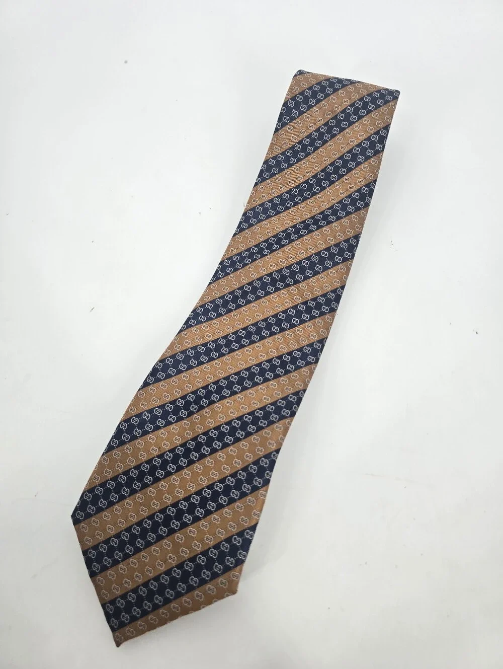 Gucci Men's Tan Blue Logo Horizontal Stripe Silk Tie